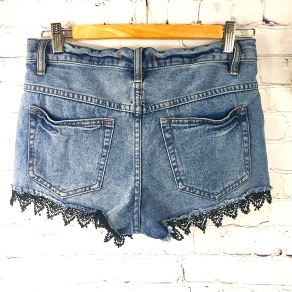 FREE PEOPLE Button Fly Cut Off Denim Shorts Size 25 - Picture 3 of 10